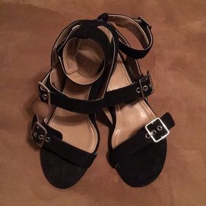 Like New Vionic Strappy Dressy Sandals